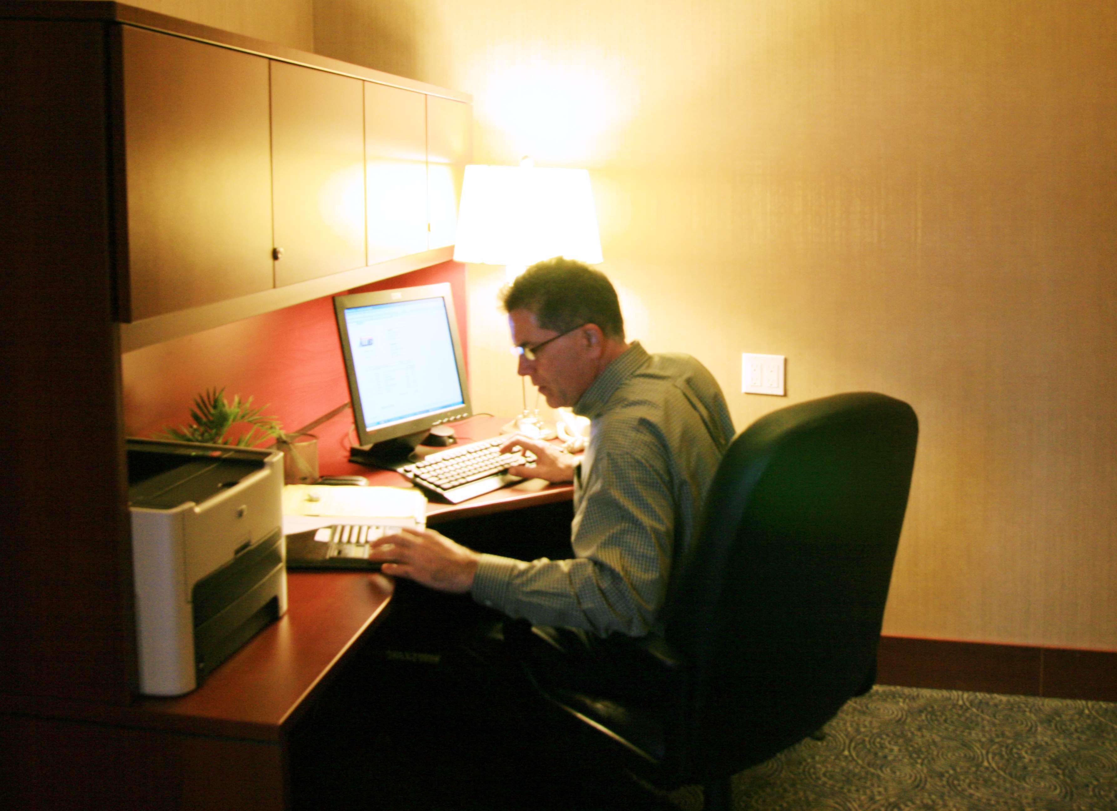 Hampton Inn & Suites Laval Einrichtungen foto